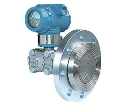 Single flange pressure transmitter