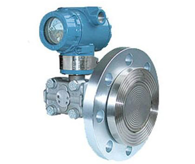 Single flange liquid level transmitter